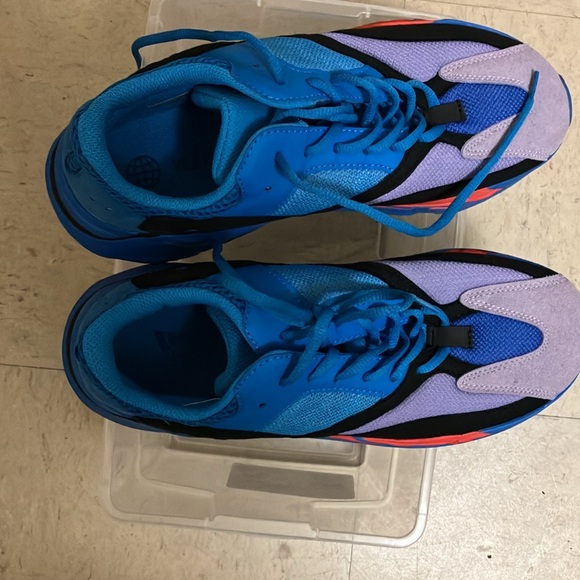 Kanye Yeezy - Picture 1 of 3